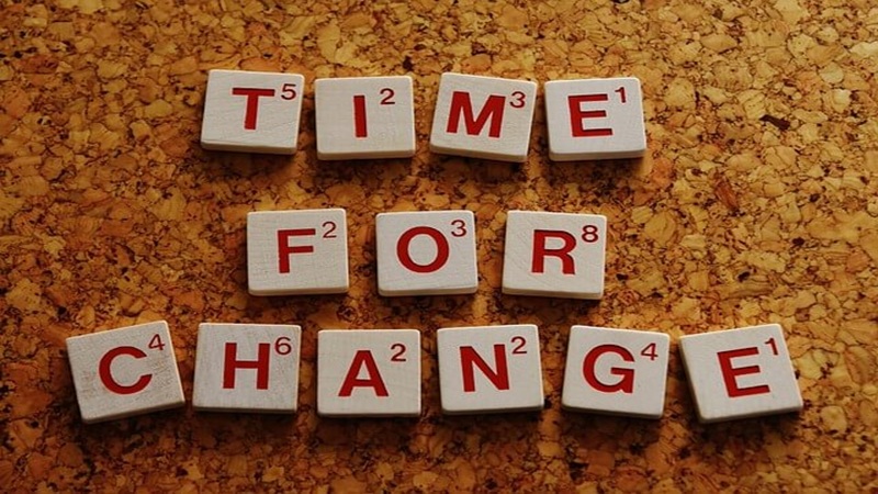 今こそ仕事だけの人生から抜け出そうという「TIME FOR CHANGE」のレターブロック